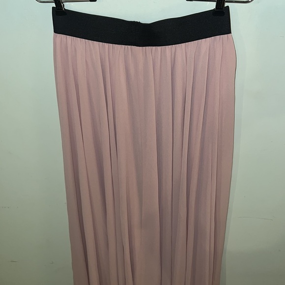 Urban Co Co Blush Tulle Maxi Skirt Soft & Flowy Stretch Waist. - Picture 4 of 6